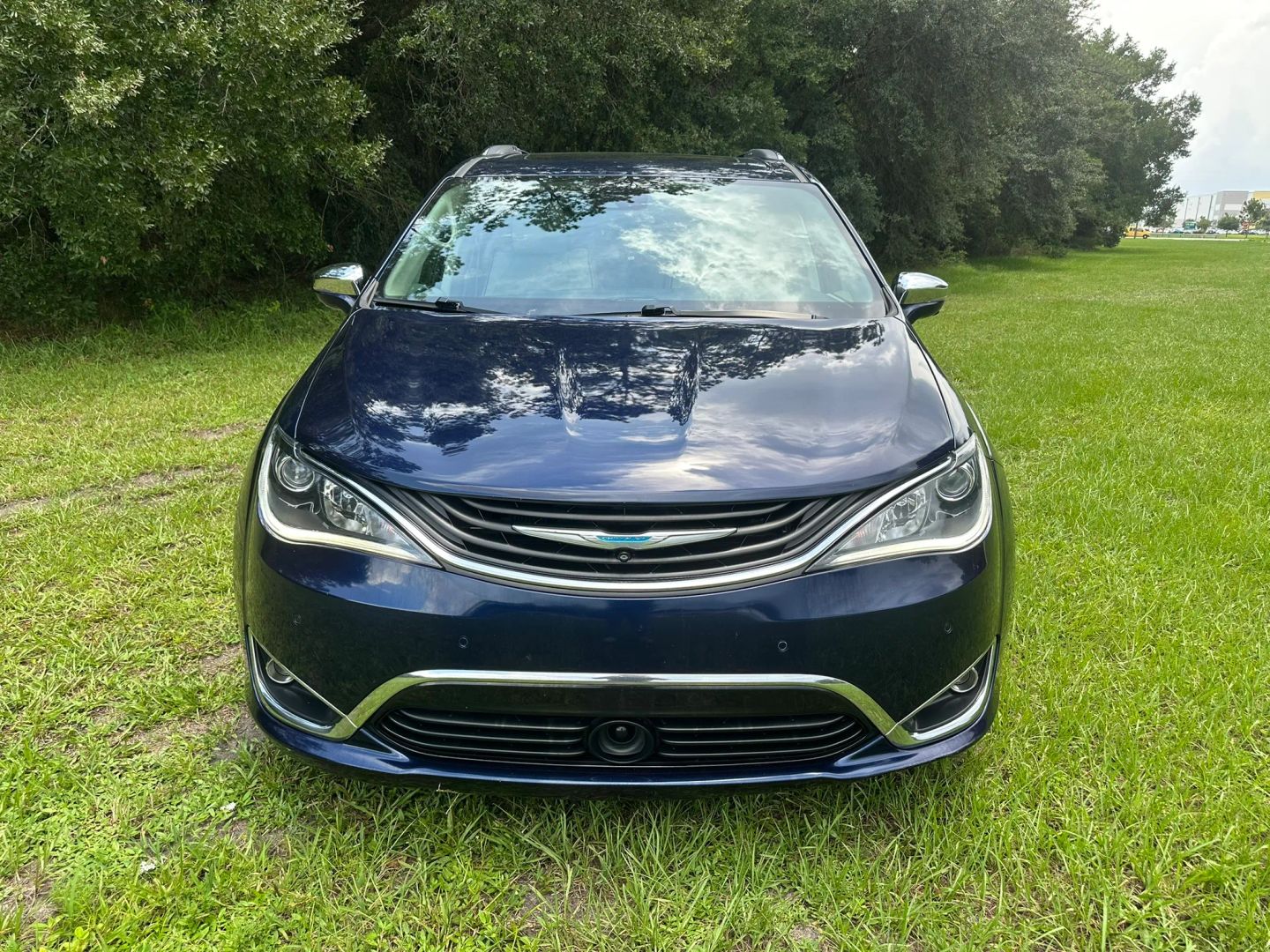 chrysler pacifica hybrid 2017 2C4RC1N74HR665818 image chrysler pacifica hybrid 2017 2C4RC1N74HR665818 image